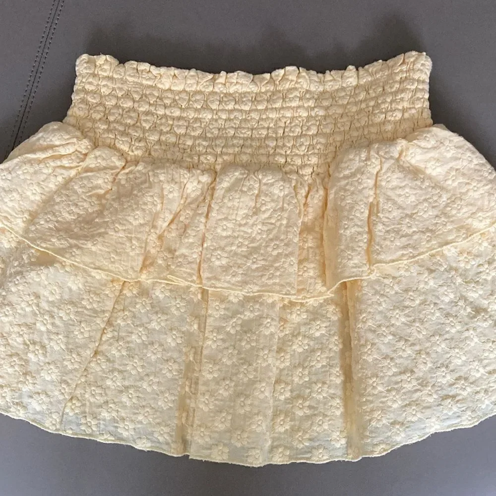 Katie J NYC Tween Karlie Embroidered Skirt. Yellow with Daisy Pattern. Size M.